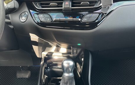 Toyota C-HR I рестайлинг, 2021 год, 2 650 000 рублей, 14 фотография