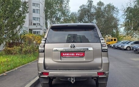 Toyota Land Cruiser Prado 150 рестайлинг 2, 2018 год, 4 750 000 рублей, 5 фотография