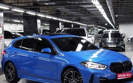 BMW 1 серия, 2022 год, 2 550 000 рублей, 1 фотография