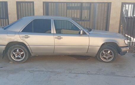 Mercedes-Benz W124, 1985 год, 105 000 рублей, 1 фотография