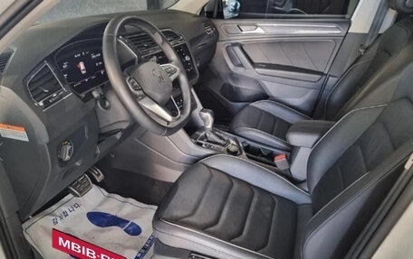 Volkswagen Tiguan II, 2023 год, 3 200 000 рублей, 3 фотография