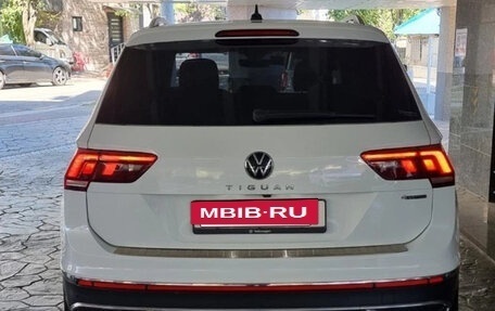 Volkswagen Tiguan II, 2023 год, 3 200 000 рублей, 2 фотография