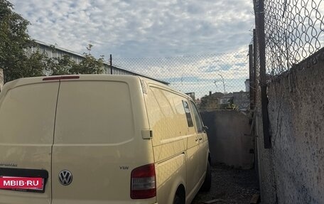 Volkswagen Transporter T5 рестайлинг, 2015 год, 1 050 000 рублей, 2 фотография