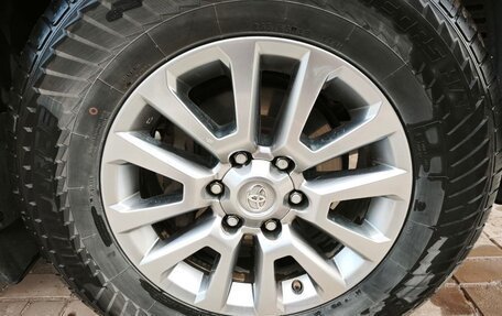 Toyota Land Cruiser Prado 150 рестайлинг 2, 2018 год, 5 500 000 рублей, 13 фотография