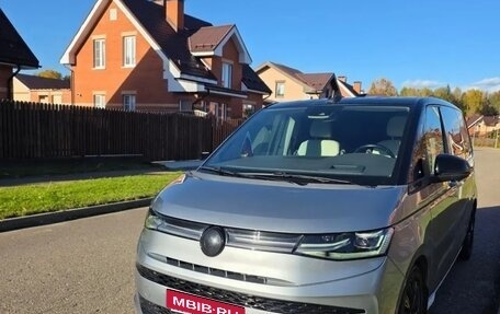 Volkswagen Multivan, 2022 год, 6 950 000 рублей, 3 фотография