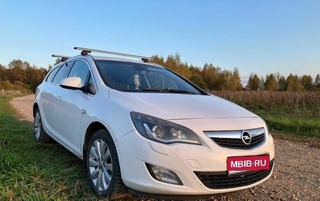 Opel Astra J, 2011 год, 750 000 рублей, 1 фотография