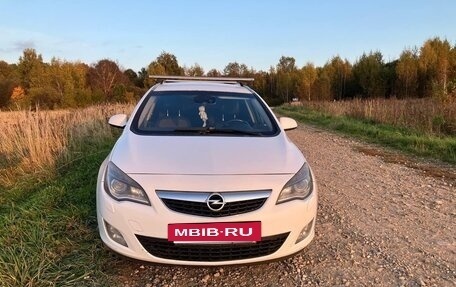 Opel Astra J, 2011 год, 750 000 рублей, 2 фотография