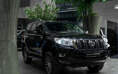 Toyota Land Cruiser Prado 150 рестайлинг 2, 2020 год, 4 990 000 рублей, 3 фотография