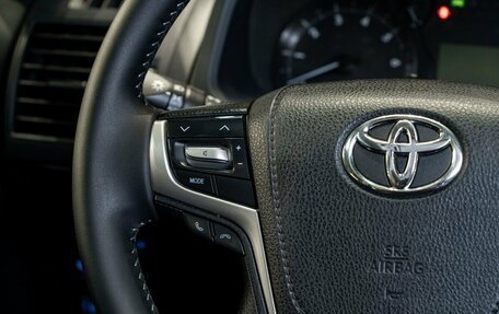 Toyota Land Cruiser Prado 150 рестайлинг 2, 2020 год, 4 990 000 рублей, 13 фотография