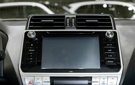 Toyota Land Cruiser Prado 150 рестайлинг 2, 2020 год, 4 990 000 рублей, 24 фотография