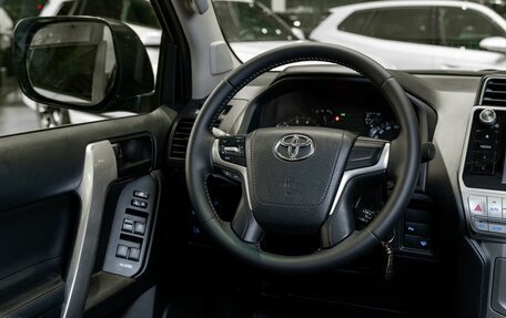 Toyota Land Cruiser Prado 150 рестайлинг 2, 2020 год, 4 990 000 рублей, 23 фотография