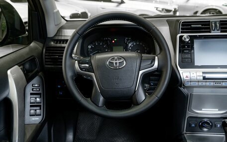 Toyota Land Cruiser Prado 150 рестайлинг 2, 2020 год, 4 990 000 рублей, 25 фотография