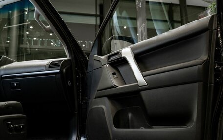 Toyota Land Cruiser Prado 150 рестайлинг 2, 2020 год, 4 990 000 рублей, 34 фотография