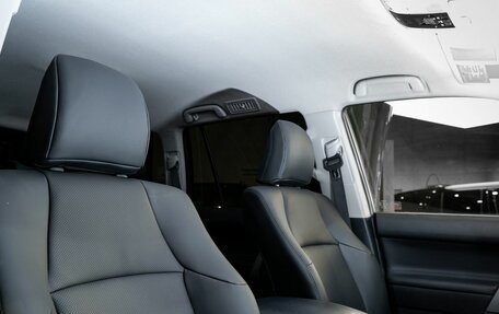 Toyota Land Cruiser Prado 150 рестайлинг 2, 2020 год, 4 990 000 рублей, 33 фотография