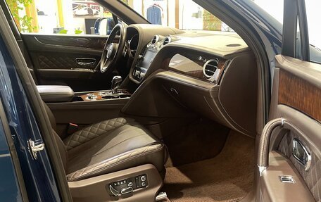 Bentley Bentayga I, 2016 год, 9 500 000 рублей, 15 фотография