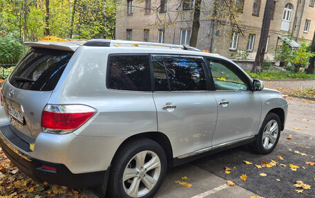 Toyota Highlander III, 2013 год, 1 700 000 рублей, 2 фотография