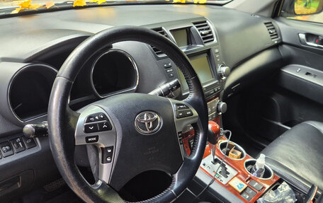 Toyota Highlander III, 2013 год, 1 700 000 рублей, 3 фотография