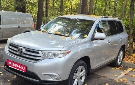 Toyota Highlander III, 2013 год, 1 700 000 рублей, 10 фотография