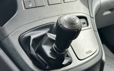 Hyundai H-1 II рестайлинг, 2010 год, 1 399 000 рублей, 17 фотография