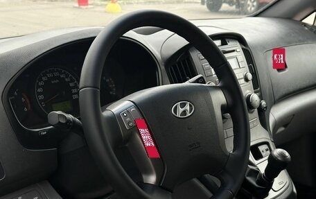 Hyundai H-1 II рестайлинг, 2010 год, 1 399 000 рублей, 11 фотография
