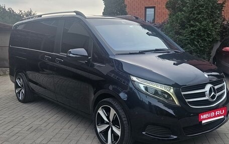 Mercedes-Benz V-Класс, 2017 год, 4 125 000 рублей, 3 фотография