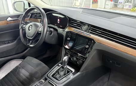 Volkswagen Passat B8 рестайлинг, 2017 год, 2 450 000 рублей, 17 фотография