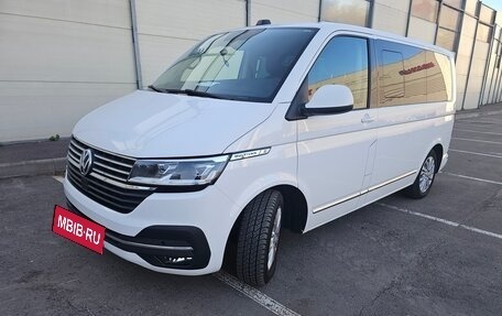 Volkswagen Multivan T6 рестайлинг, 2022 год, 4 700 000 рублей, 1 фотография