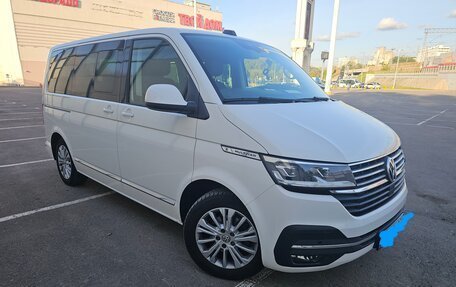 Volkswagen Multivan T6 рестайлинг, 2022 год, 4 700 000 рублей, 2 фотография