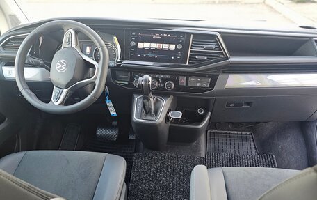 Volkswagen Multivan T6 рестайлинг, 2022 год, 4 700 000 рублей, 5 фотография