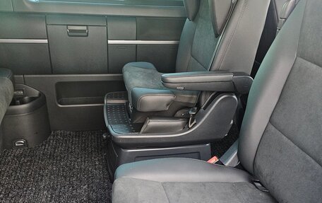 Volkswagen Multivan T6 рестайлинг, 2022 год, 4 700 000 рублей, 8 фотография