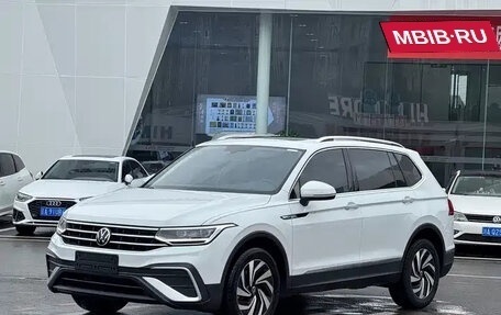 Volkswagen Tiguan II, 2022 год, 2 468 000 рублей, 1 фотография