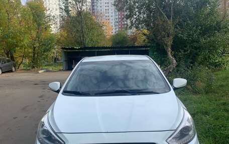 Hyundai Solaris II рестайлинг, 2013 год, 630 000 рублей, 1 фотография