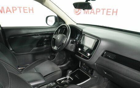 Mitsubishi Outlander III рестайлинг 3, 2020 год, 1 789 000 рублей, 10 фотография