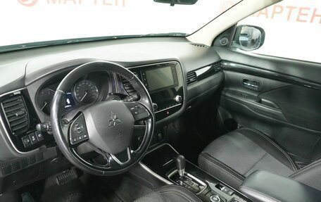 Mitsubishi Outlander III рестайлинг 3, 2020 год, 1 789 000 рублей, 9 фотография