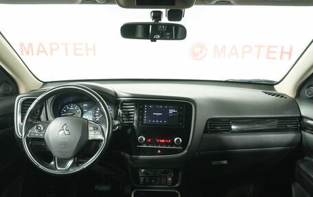 Mitsubishi Outlander III рестайлинг 3, 2020 год, 1 789 000 рублей, 15 фотография