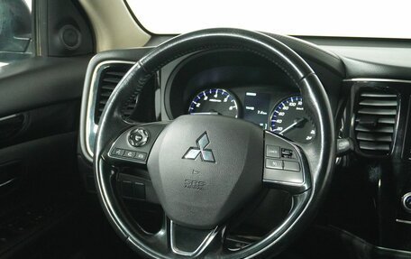 Mitsubishi Outlander III рестайлинг 3, 2020 год, 1 789 000 рублей, 16 фотография