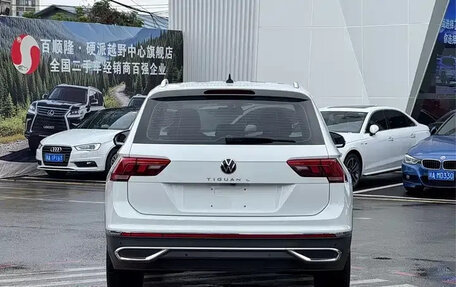 Volkswagen Tiguan II, 2022 год, 2 468 000 рублей, 7 фотография