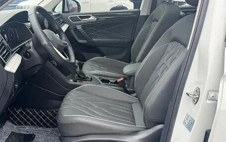Volkswagen Tiguan II, 2022 год, 2 468 000 рублей, 9 фотография