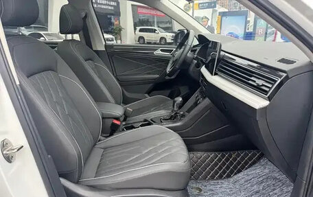 Volkswagen Tiguan II, 2022 год, 2 468 000 рублей, 10 фотография