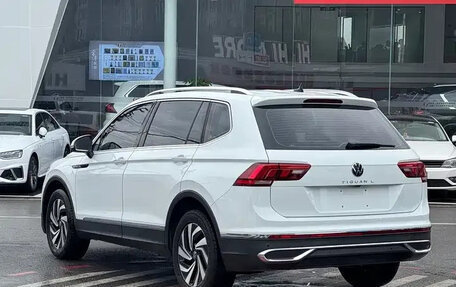 Volkswagen Tiguan II, 2022 год, 2 468 000 рублей, 8 фотография