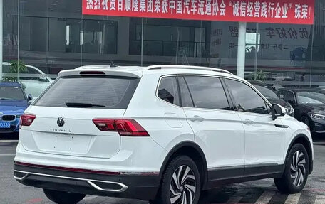 Volkswagen Tiguan II, 2022 год, 2 468 000 рублей, 6 фотография