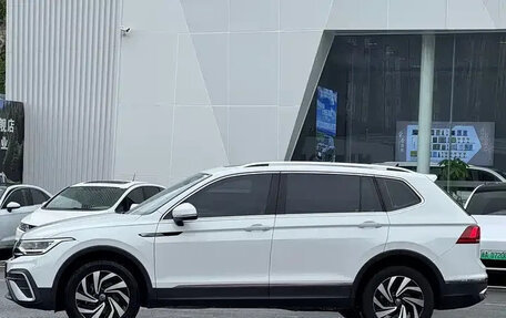 Volkswagen Tiguan II, 2022 год, 2 468 000 рублей, 4 фотография