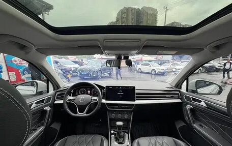 Volkswagen Tiguan II, 2022 год, 2 468 000 рублей, 12 фотография