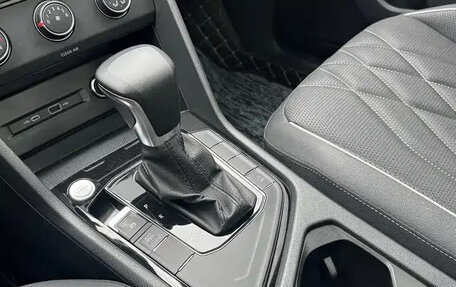 Volkswagen Tiguan II, 2022 год, 2 468 000 рублей, 15 фотография