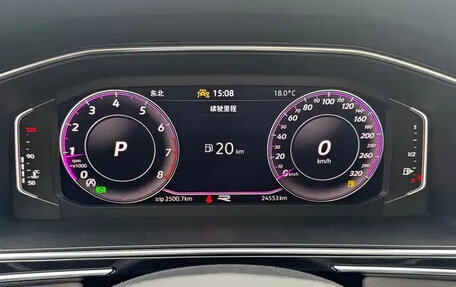 Volkswagen Tiguan II, 2022 год, 2 468 000 рублей, 13 фотография