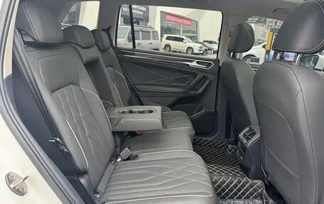 Volkswagen Tiguan II, 2022 год, 2 468 000 рублей, 19 фотография