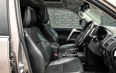 Toyota Land Cruiser Prado 150 рестайлинг 2, 2019 год, 5 200 000 рублей, 11 фотография