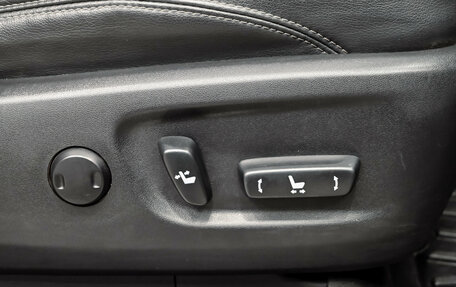 Toyota Land Cruiser Prado 150 рестайлинг 2, 2019 год, 5 200 000 рублей, 17 фотография