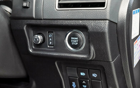 Toyota Land Cruiser Prado 150 рестайлинг 2, 2019 год, 5 200 000 рублей, 16 фотография