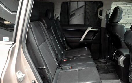 Toyota Land Cruiser Prado 150 рестайлинг 2, 2019 год, 5 200 000 рублей, 27 фотография